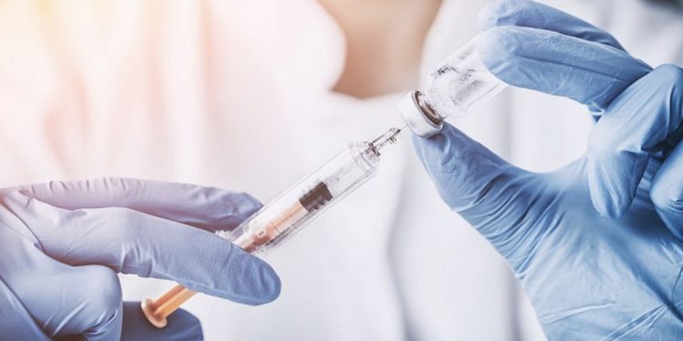 트럼프 “대선 전에 백신 보급” VS 국립보건원 “확신할 수 없다”