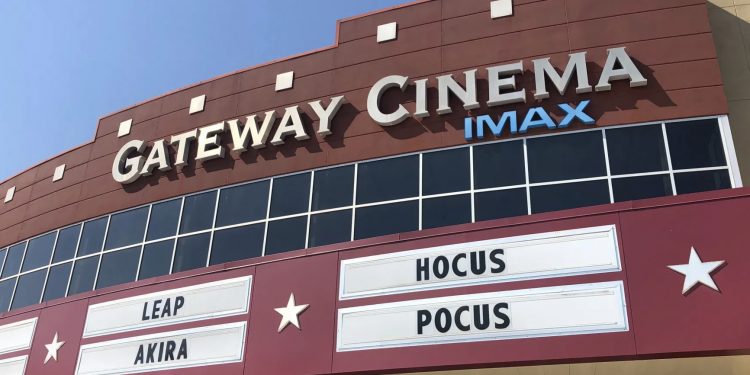 코로나19 때문에 … Regal 영화관도 한시적 영업중단