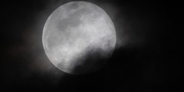 올해 할로윈, 크고 밝은 ‘블루문’ 뜬다