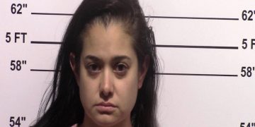 고등학교 여교사, 제자와 성적인 메시지 주고받다가 ‘체포’