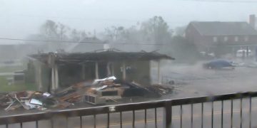 허리케인 델타, 70만 가구 정전 … “‘로라’ 피해 복구도 안됐는데”