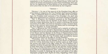 펠로시 하원의장이 말하는 수정헌법 25조란?