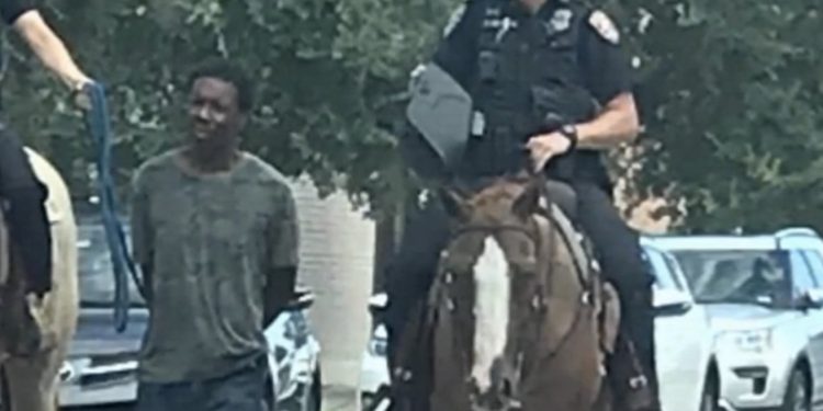 “기마경찰에 밧줄에 묶여 노예처럼 끌려가”… 흑인남성 100만불 소송제기