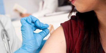 약국체인 CVS 1만 5,000명 신규채용… “코로나 검사, 백신 투여 인력확보”