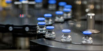 FDA, 렘데시비르 정식사용 승인…첫 코로나 치료제, 12세 이상 환자만 투약