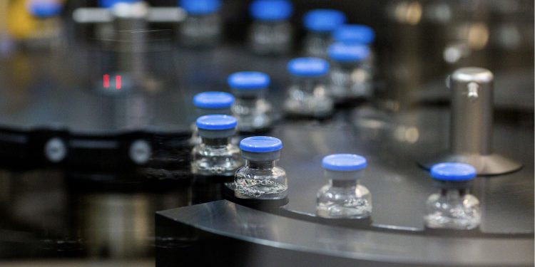 FDA, 렘데시비르 정식사용 승인…첫 코로나 치료제, 12세 이상 환자만 투약