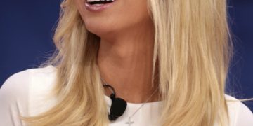 백악관 ‘대변인’도 걸렸다