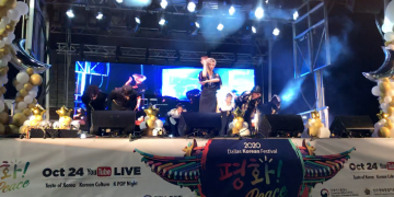 “코로나 블루? 케이팝 사랑으로 이겨내요”