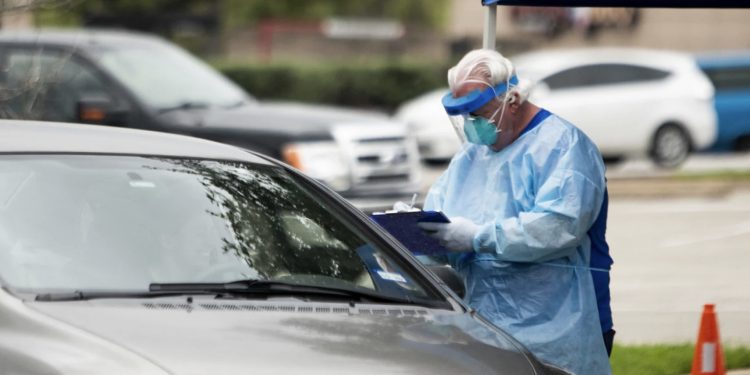 추수감사절 앞두고 코로나19 진단검사자 증가 … “확진 30% 증가”