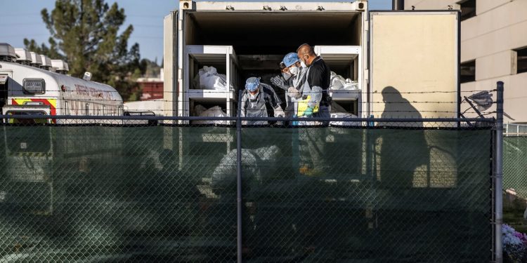 CNN “코로나 사망자수, 연간 자동차 사고 사망자 10배 “