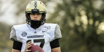 대학풋볼 역사를 다시 쓴 여자 선수 … “최초로 상위그리에 출전”