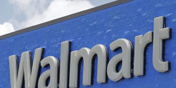 월마트, 총기와 탄약 진열대에서 치웠다 … “대선 이후 소요사태 징후 포착”