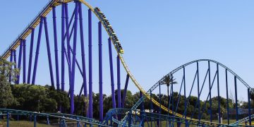 [속보] 샌안토니오 씨월드(Sea World) 롤러코스터 운행중 멈춰 … “현장 구조중”