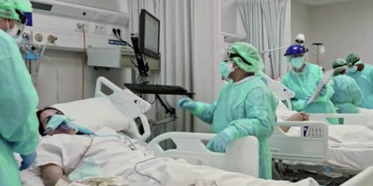 미 전역, 코로나 사망자 25만 명 넘어… “무서운 속도로 죽고 있다”