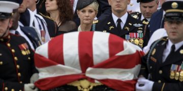 애리조나가 바이든의 손 든 이유? … “고 존 맥케인 향한 트럼프 막말 탓”