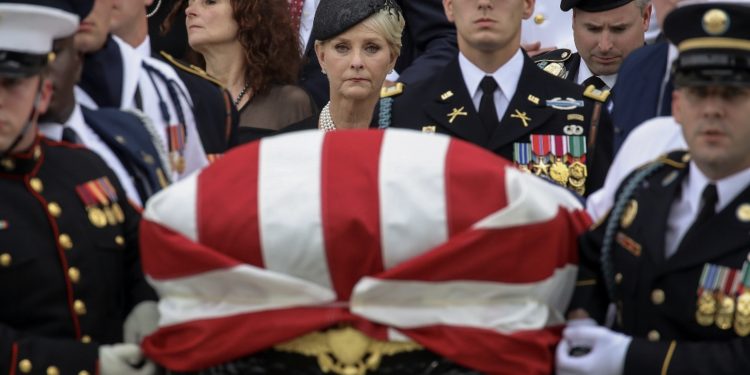 애리조나가 바이든의 손 든 이유? … “고 존 맥케인 향한 트럼프 막말 탓”