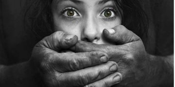 끊이지 않는 인신매매 … “온라인으로 만난 소녀 성노예로 팔아”