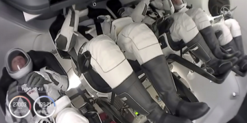 [속보]스페이스 X 우인우주선 발사 성공 … “4명의 우주인 탑승”