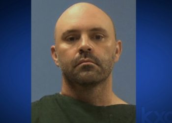 고등학교 남교사, 성폭행 및 제자와 부적절관계 혐의 체포