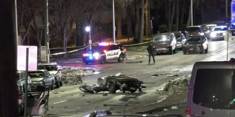 ‘광란의 질주’ 자동차, 충돌사고후 반으로 갈라져 … “10대 4명 현장에서 사망”