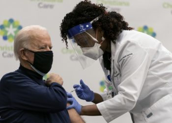 조 바이든 대통령 당선인, 화이자 백신 공개접종