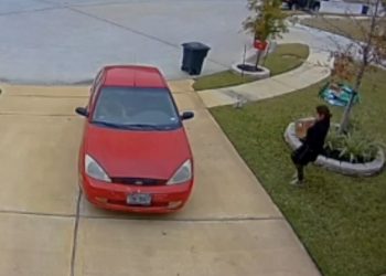 연말, 주택 앞 배송된 택배 도난 ‘빈발’ … “페덱스 차량 뒤쫒아가 훔치기 수법”