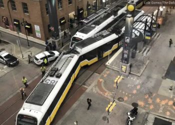 [포토뉴스] DART 열차 충돌 사고, 승객 두명 부상