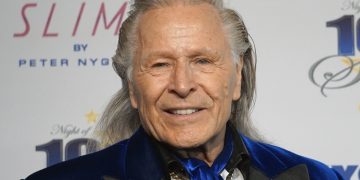 여성 80명 성착취한 패션계 거물 ‘체포’  … “젊은 여성은 내 청춘의 원천”