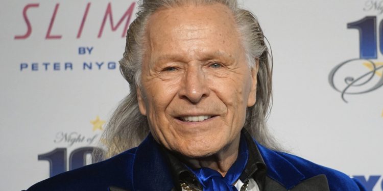 여성 80명 성착취한 패션계 거물 ‘체포’  … “젊은 여성은 내 청춘의 원천”