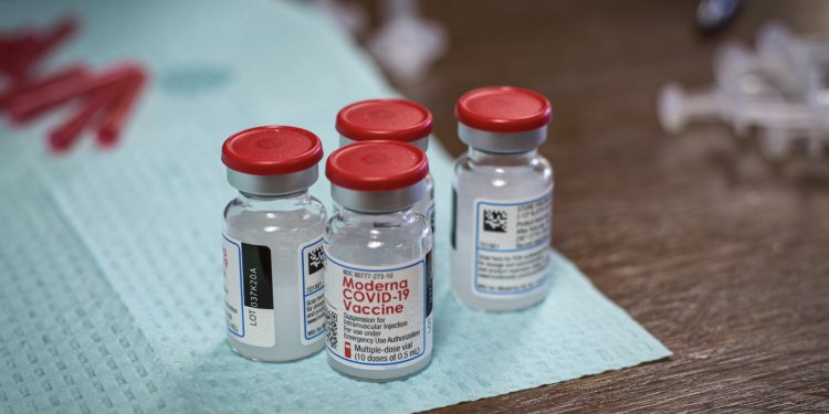 텍사스 전역, 모더나 백신 보급 일시보류 … “온도유지 문제”