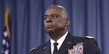 미 역사상 첫 흑인 국방장관 낙점 … “중부 사령관 4성장군 로이드 어스틴 “