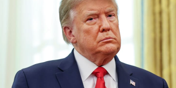 [종합] 트럼프 대통령 경기부양안에 제동 … “현금 지원 상향, 불필요 항목 삭제하라”