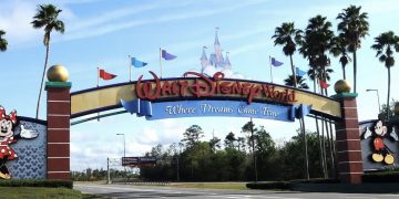 디즈니월드 티켓판매 직원, 가정폭력 피해자 구해