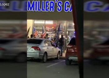 “마스크 써야 입장가능하다” 는 말에 분노 ‘노 마스크’ 시위대 집결