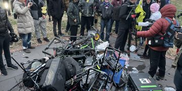 [의사당 난입사태] 언론사 기자들도 공격대상 … ‘욕설과 폭언’ 후 장비 파손