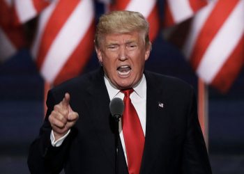 의사당 습격 격려한 트럼프, 극단주의가 부른 ‘사면초가’