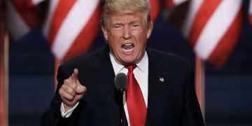 의사당 습격 격려한 트럼프, 극단주의가 부른 ‘사면초가’