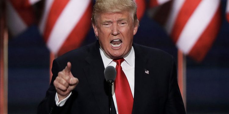 의사당 습격 격려한 트럼프, 극단주의가 부른 ‘사면초가’