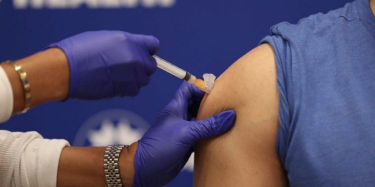 [텍사스 코로나19] 휴스턴, 무료 코로나19 백신클리닉 시작 … “고위험군에 우선접종”