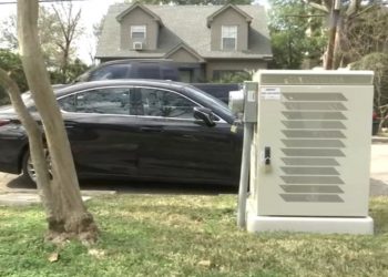 집 앞마당에 냉장고만한 통신장비가? … 버라이존, 허락없이 5G장비 설치