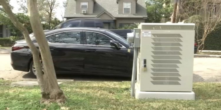 집 앞마당에 냉장고만한 통신장비가? … 버라이존, 허락없이 5G장비 설치