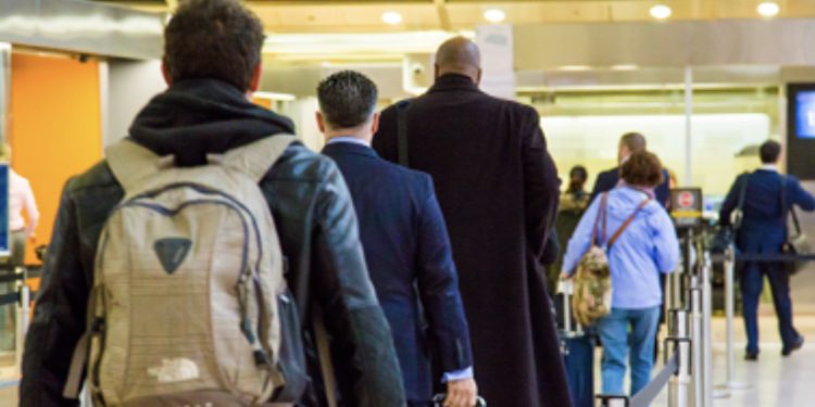 미국 입국자, 26일부터 코로나19 음성확인서 필요 … “어떤 테스트를 받아야? 기준 필요” 지적