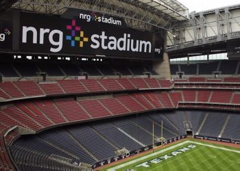 NFL “미 전역 풋볼 경기장을 백신접종 센터로 제공”