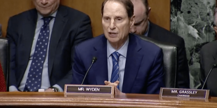 상원에서 발목잡힌 최저임금 인상안 … 민주당 ‘플랜 B’ 발표