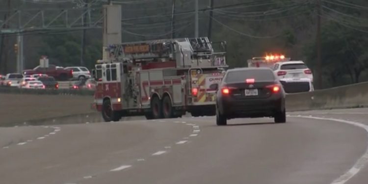 오스틴 45번 고속도로 620번 국도 교차로, 빙판길 26중 충돌사고