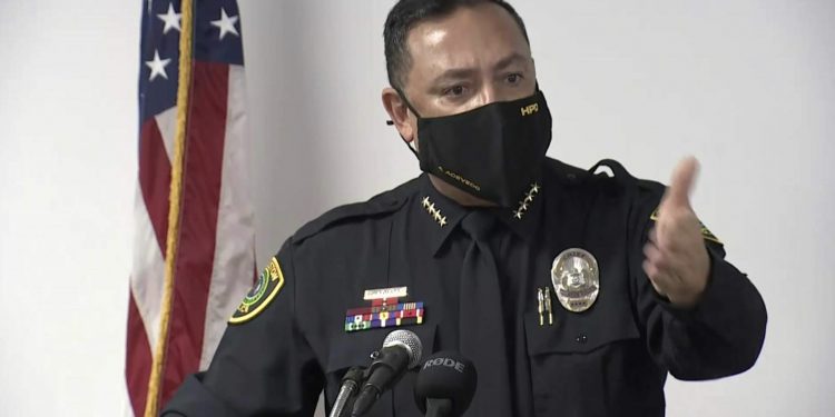 휴스턴 경찰국, 개인사업장 마스크착용 거부시 무단침입죄 적용가능