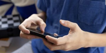 9세 부터 11세 사이, 모니터 보는 시간 길수록 ‘섭식장애’ 가능성