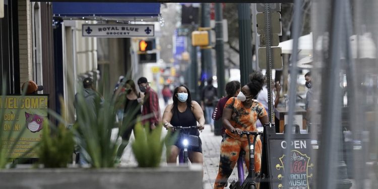 “오스틴시, 마스크의무화 중단안해? 고소하겠다”