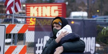 [콜로라도 총격사건] 총격범 범행 동기, 여전히 오리무중