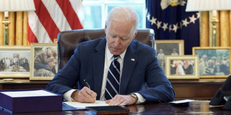 백악관 “1,400달러 현금지원 이번 주말부터 지급시작”